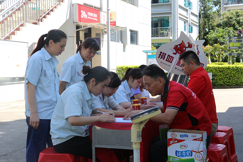 333体育公司成功举办第一届“关爱生命，奉献爱心”无偿献血活动